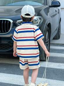 SHEIN 2 Pieces Set Of Young Boy Leisure Academy, Comfortable, Fashionable, Simple, Practical, Versatile, Japanese And Korean Loose Fit, Cute, Soft And Comfortable. The Striped Belt With Cartoon Bear Cute Pattern Is Breathable And Comfortable. The Short Sleeved Shorts Are Suitable For Daily Use, Suitable For School, Suitable For Travel, Suitable For Sports, Suitable For Spring And Summer Seasons