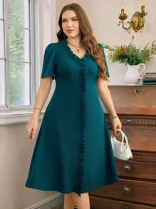SHEIN Clasi Vestido Midi Elegante com Mangas Bufantes e Babados, Cintura em A, Plus Size Curvilíneo em Teal, Roupas de Resort Femininas, Vestidos de Verão Femininos, Casual Elegante Feminino, Saída, Roupas de Escritório Femininas, Vestidos de Primavera Femininos, Festivais, Old Money, Vestidos Elegantes, Vestidos com Decote em V, Vestidos Midi Femininos, Vestidos com Babados, Vestidos Elegantes Femininos, Roupas Femininas de Alta Qualidade, Elegante, Vestidos Elegantes de Plus Size, Vestidos Lisos Femininos, Roupas Lisas Femininas, Vestidos Românticos, Vestidos Formais - Verde Escuro - Visão 2