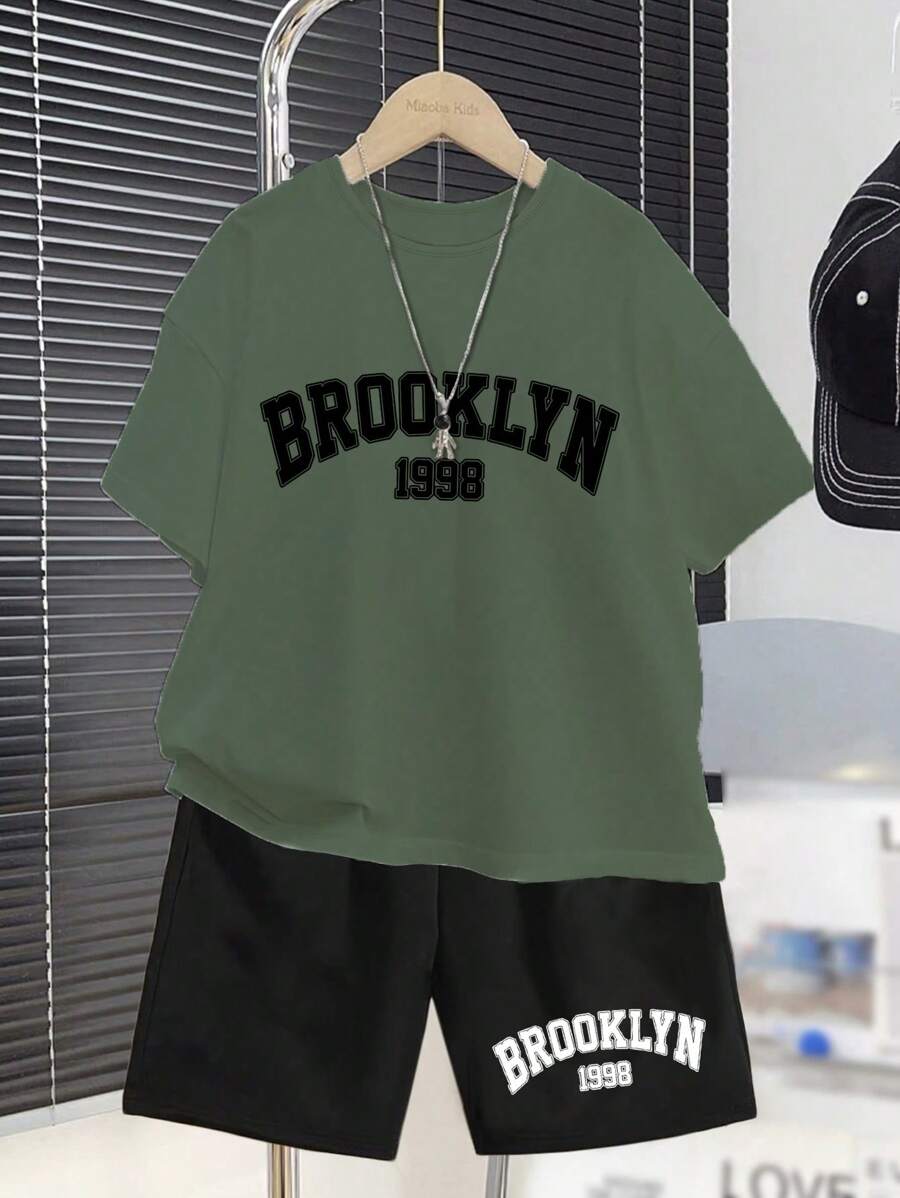 SHEIN 2pcs Tween Boys Casual Minimalist Classic City Name & 1998 Graphic Print Crew Neck Short Sleeve T-Shirt And Shorts Set, Suitable For Summer - Dark Green - View 1