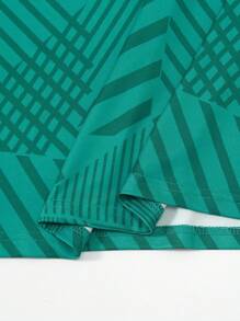 SHEIN 2 件套青少年宽松运动足球印花短袖 T 恤和短裤，夏季