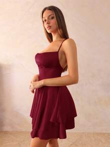 SHEIN BAE 春夏女式缎面垂领细肩带露背系腰双层荷叶边下摆迷你连衣裙，适合伴娘、婚礼、派对、圣诞节 - 酒紅色 - 查看 6