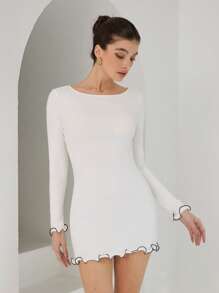 SHEIN X Lucía Bellido Chiquease Vestido mini ajustado sexy y romántico de estilo francés, con un hombro, volantes en las mangas cortas y borde extra corto, para uso en fiestas y vacaciones de mujeres - Blanco - Ver 1