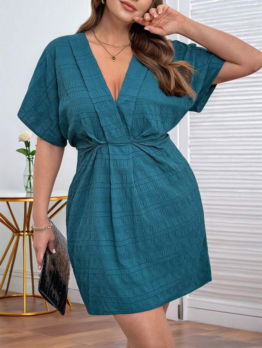 SHEIN Clasi Curvy Plus Size Women's V Neck Short Sleeve Casual Mini Dress, Women's Resort Wear, Women's Summer Dresses, Women's Business Casual Wear, Going Out Wear, Women's Office Wear, Women's Spring Dresses, Holiday Wear, Teacher Wear, Old Money Wear, Elegant Dresses, V Neck Dresses, Pleated Dresses, Women's Suits, Holiday Dresses - Blue - View 1