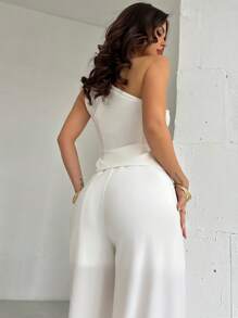 SHEIN Privé Conjunto de dos piezas elegante, romántico y sexy de estilo oficinista para mujeres: Blusa con hombros descubiertos blanca + Pantalones de corte holgado. Ideal para ocasiones como el Día del Maestro, fiestas, vacaciones, regreso a la escuela, citas románticas y bodas.