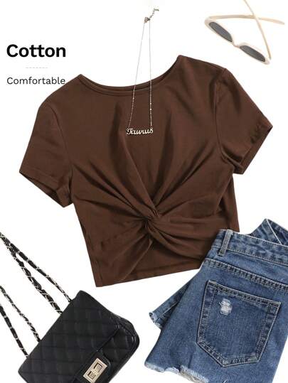 Einfarbiges T-Shirt mit verdrehtem Saum