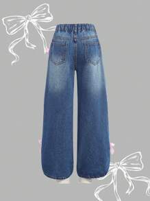 SHEIN Tween 女童春夏休闲街头风格可爱粉色蝴蝶结装饰破洞宽松直筒牛仔裤 - 中等水洗藍 - 查看 2