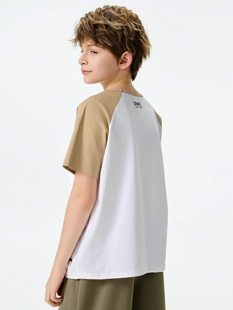 SHEIN Explorewe 1 件男童休闲徽标拼布圆领短袖 T 恤,夏季 - 白色 - 查看 1