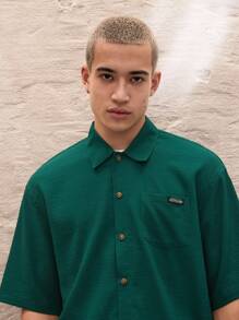 Manfinity VCAY 2pcs/Set Men's Woven Fashion Casual Loose Fitting Short Sleeve Shirt & Elastic Waist Straight Leg Shorts