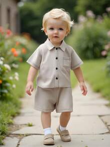 SHEIN Set de 2 piezas: Camisa de manga corta con puntada de contraste y pantalón corto de cintura elástica para niño bebé