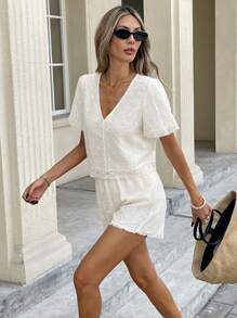 SHEIN Frenchy 2 件套女士纯色短袖上衣和短裤，休闲简约日常穿着 - 米色 - 查看 1