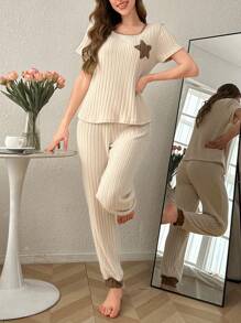 Conjunto de pijama para mujer con cuello redondo, mangas cortas y pantalones largos, con bloqueo de color y bordado de estrellas