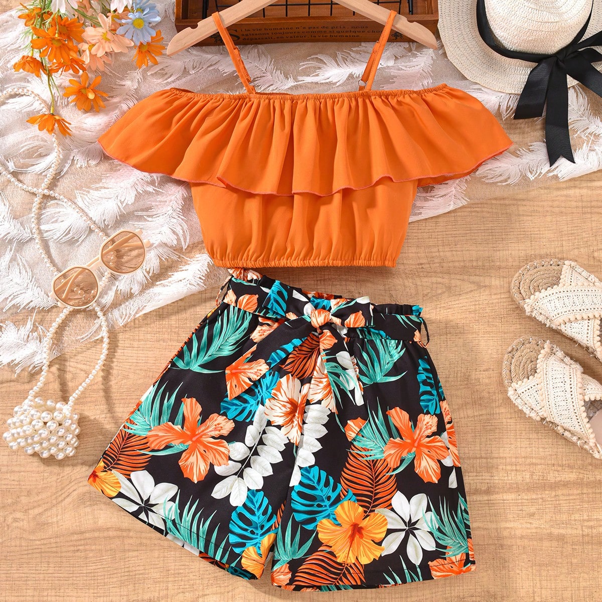 Piezas Conjunto combinado de top corto acampanado naranja off-shoulder y estampado tropical de hojas coloridas para niñas preadolescentes, ideal para
