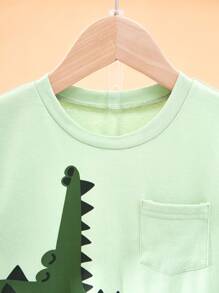 SHEIN مجموعة تي شيرت كاجوال بأكمام قصيرة وبتصميم قصدير 3D مطبوع وبنطلون للأنشطة الخارجية في الربيع والصيف، مناسبة للاستخدام اليومي والرياضي للأولاد الصغار 2 قطعة