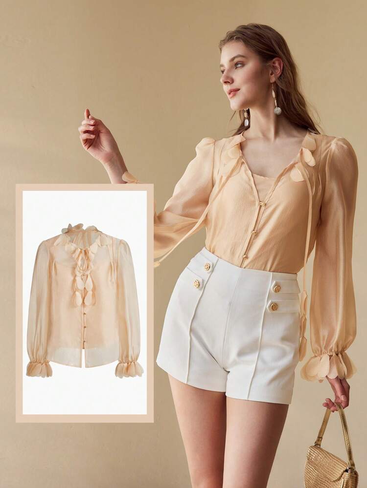 APPLIQUES TIE NECK TOP