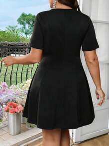SHEIN Clasi Vestido de verano elegante de punto liso para mujer talla grande