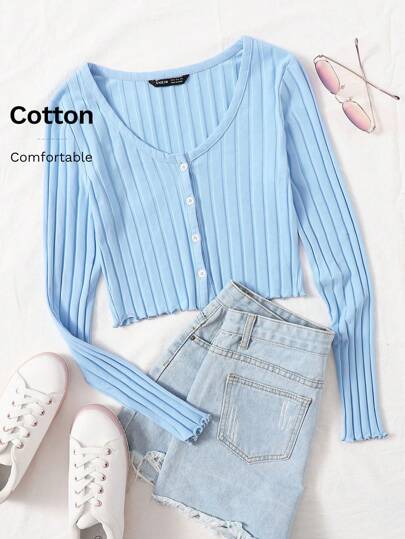 Strick Top mit Knöpfen vorn und gekräuseltem Saum