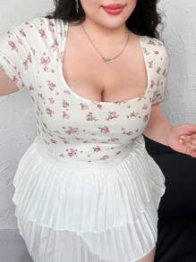 Vibekara Plus Size Women's Printed Square Neck Fitted Casual Summer T-Shirt