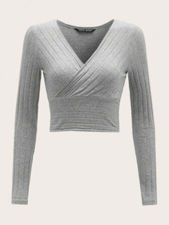 Maglietta slim a costine con collo profondo