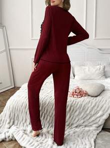 女士撞色滚边荷叶边单排扣长袖上衣和长裤睡衣套装，圣诞节礼物