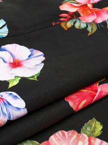 Manfinity Swimmode 男士花卉印花系带休闲沙滩短裤，休闲度假男士泳裤短裤男士花卉男士泳裤男士配套泳裤男士夏季服装男士短裤三角衬里男女通用春假男士泳裤