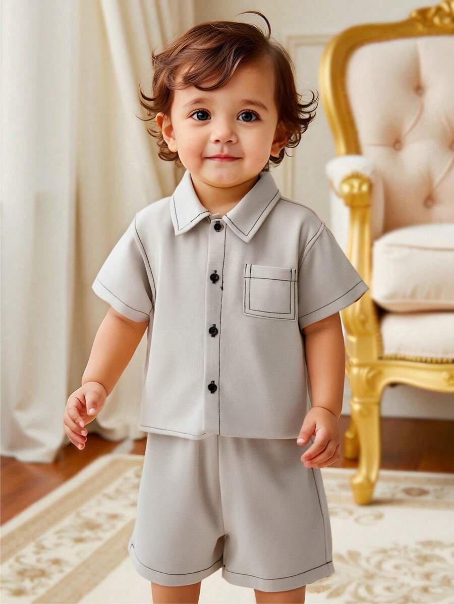 SHEIN Set de 2 piezas: Camisa de manga corta con puntada de contraste y pantalón corto de cintura elástica para niño bebé