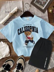 SHEIN Set de 2 piezas con camiseta de manga corta con estampe de oso de dibujos animados y eslogan mínimo, y pantalones cortos, adecuado para el verano, para niño pequeño