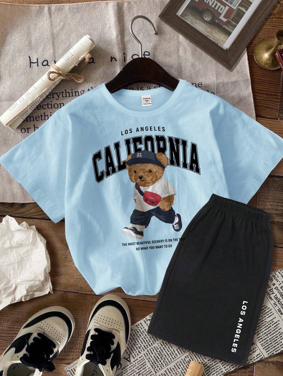 SHEIN Set de 2 piezas con camiseta de manga corta con estampe de oso de dibujos animados y eslogan mínimo, y pantalones cortos, adecuado para el verano, para niño pequeño