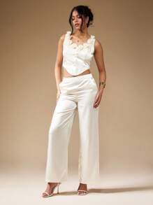 MISSGUIDED Conjunto de dos piezas con top tipo corsé con borde floral de satén y pantalón de pierna ancha - Albaricoque - Ver 4