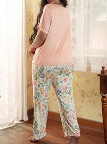 大码女式短袖上衣和花卉印花裤睡衣套装