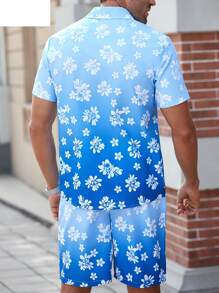 Manfinity RSRT Set de 2 piezas de camisa de manga corta con botones delanteros y estampado floral, y pantalones cortos para hombre