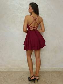 SHEIN BAE 春夏女式缎面垂领细肩带露背系腰双层荷叶边下摆迷你连衣裙，适合伴娘、婚礼、派对、圣诞节 - 酒紅色 - 查看 5