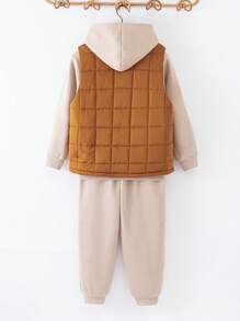 Conjunto de 3 piezas de ropa para niños preadolescentes: sudadera con capucha estampada con letras colegiales casuales, pantalones jogger de color liso y chaleco acolchado grueso y cálido, adecuado para la escuela, el jardín, la playa, el cumpleaños en otoño, primavera, verano e invierno