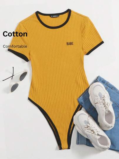 SHEIN EZwear Body tejido de canalé con bordado de letra unido en contraste