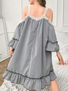 Camisón suelto de mujer con estampado de cuadros, encaje, lazo y hombros descubiertos