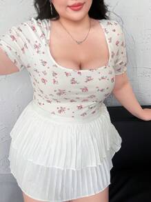 Vibekara Plus Size Women's Printed Square Neck Fitted Casual Summer T-Shirt