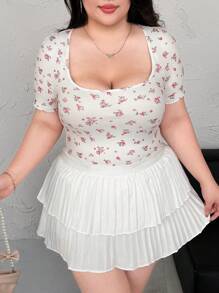 Vibekara Plus Size Women's Printed Square Neck Fitted Casual Summer T-Shirt