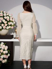 Modelyn Robe moulante avec encolure carrée, manches bouffantes et ourlet fendu, style français