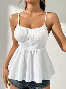 SHEIN EZwear Top de tirantes tejido blanco con decoración de botones, dobladillo con volantes para llevar de forma casual para mujeres