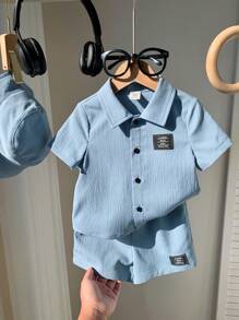 SHEIN 男婴 3 件套：装饰 Polo 领短袖衬衫、松紧腰短裤和帽子 - 霧霾藍 - 查看 7