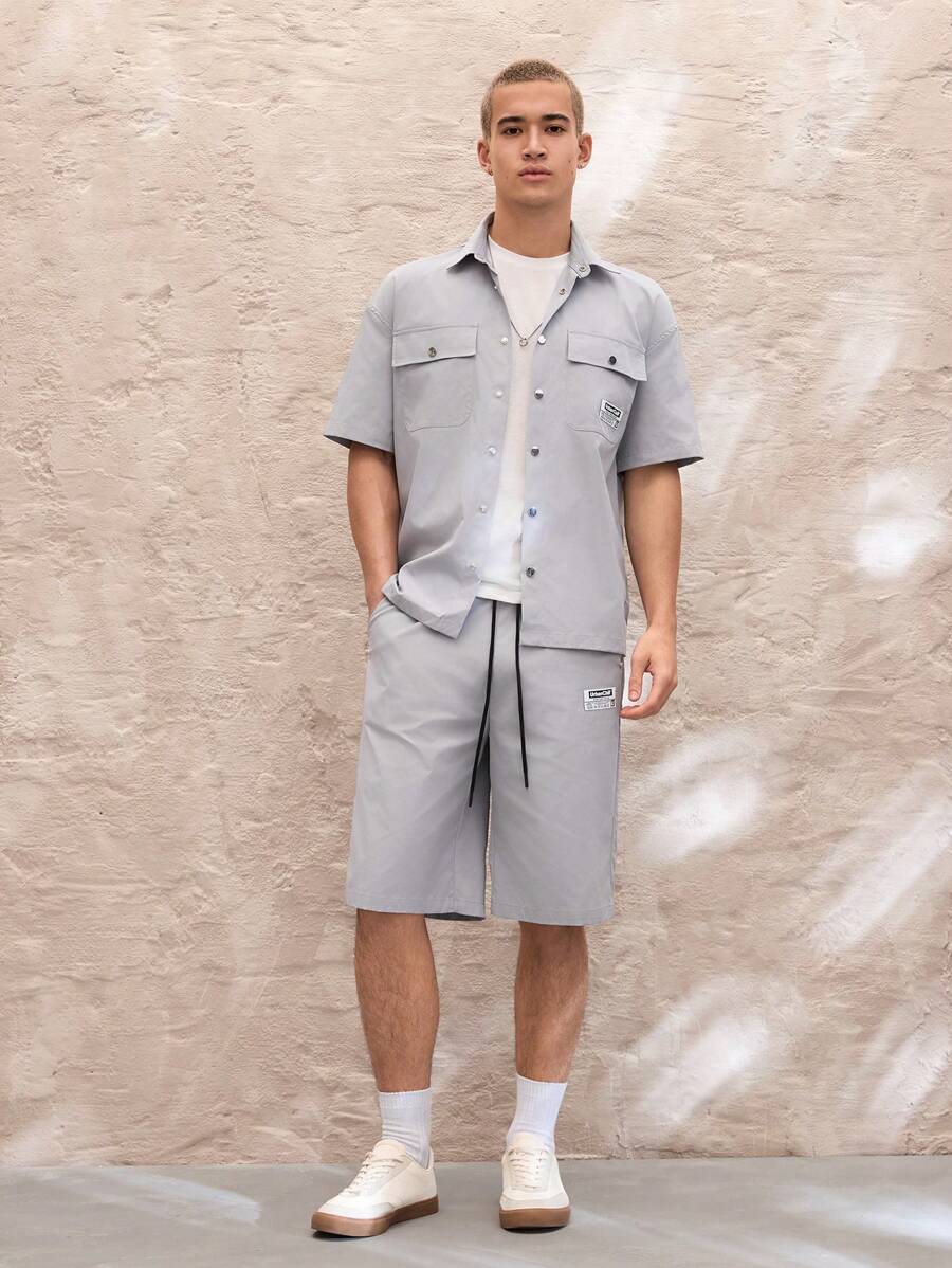 Manfinity VCAY 2 件套男士时尚编织短袖衬衫和松紧腰带短裤套装 - 灰色 - 查看 1