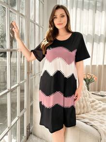 Plus Size Women Casual Loose Wave Pattern Round Neck Short Sleeve Nightgown - Multicolor - View 3