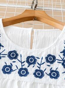 EMERY ROSE Chemise décontractée avec empiècement texturé brodé blanc pour femmes grandes tailles, style élégant de vacances rurales, pour le printemps/l'été