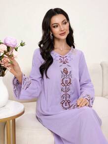 Al Najma 女士花卉刺绣 V 领长袖阿拉伯连衣裙 - 紫色 - 查看 6