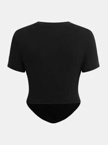 Camiseta corta de estilo gótico con dobladillo curvo y diseño gráfico de letra para niñas preadolescentes, ideal para salidas informales, vuelta al colegio, Y2K y conjuntos a juego con mamá