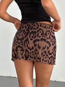 SHEIN Privé Falda elegante y sofisticada de talla grande, adecuada para el trabajo, las vacaciones, el té de la tarde, las citas, los conciertos y las fiestas, con estilo académico y de playa retro en . Falda corta de mini longitud, con diseño de cintura ultrabaja, estampado de leopardo y volantes translúcidos.