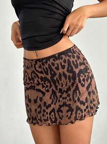 SHEIN Privé Falda elegante y sofisticada de talla grande, adecuada para el trabajo, las vacaciones, el té de la tarde, las citas, los conciertos y las fiestas, con estilo académico y de playa retro en . Falda corta de mini longitud, con diseño de cintura ultrabaja, estampado de leopardo y volantes translúcidos.