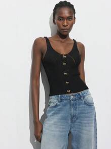 Maija 女式黑色无袖蝴蝶结金属装饰性感休闲针织毛衣上衣，适合音乐节和日常穿着