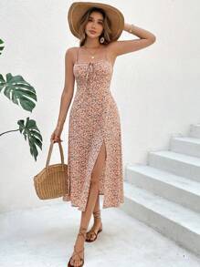 SHEIN Frenchy 女士度假休闲碎花开衩吊带中长连衣裙，吊带胸杯中间饰蝴蝶结，花卉收腰 A 字长裙，优雅浪漫，适合度假和日常穿着，春夏 - 彩色 - 查看 7