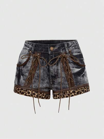 Shorts de mezclilla de cintura baja con estampado de leopardo patchwork, cordones y estilo hippie, boho y Y2K