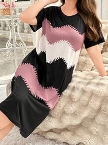 Plus Size Women Casual Loose Wave Pattern Round Neck Short Sleeve Nightgown - Multicolor - View 4